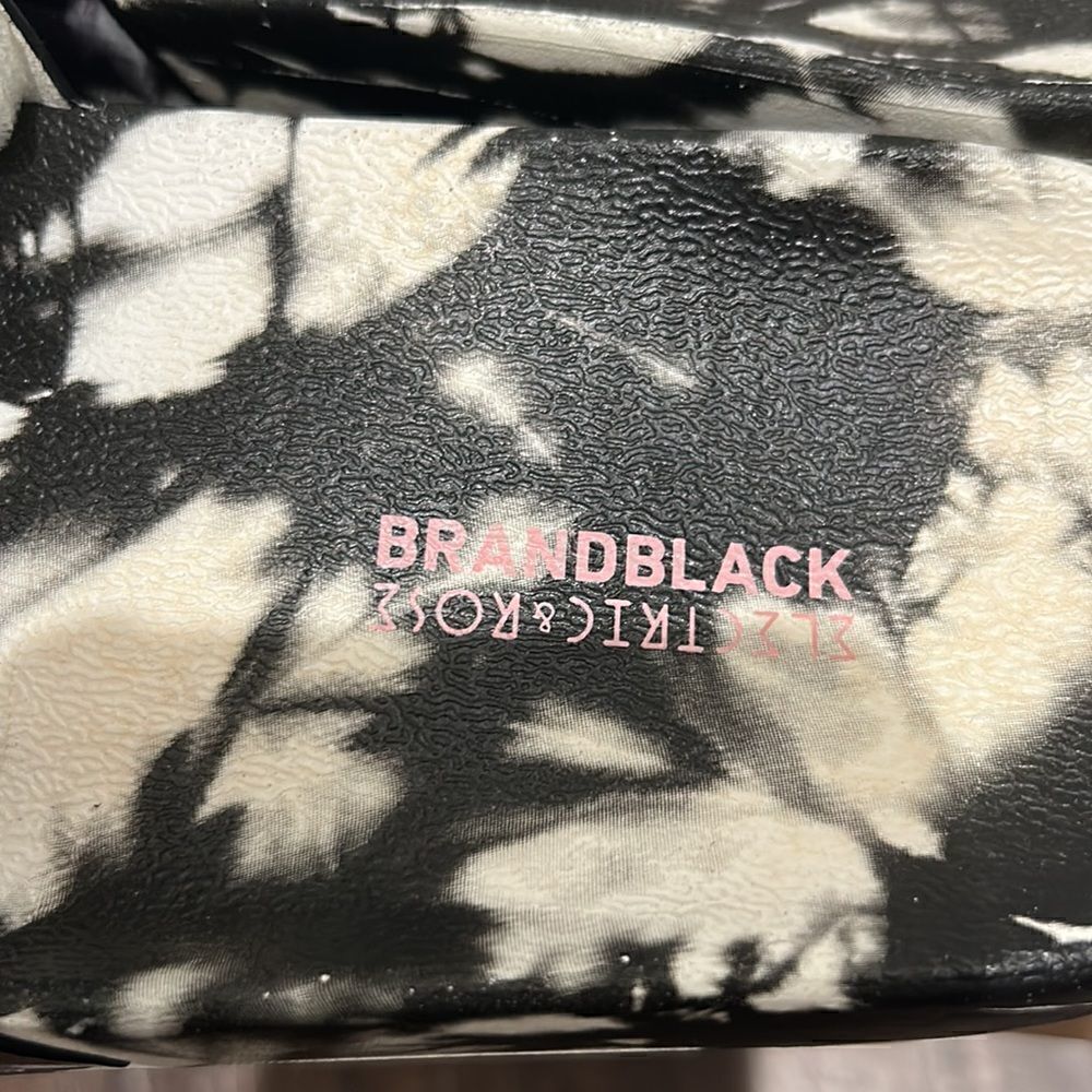 Brand Black LA/Electric & Rose Black & White Sandals, Size 7.5 - Picture 4 of 10